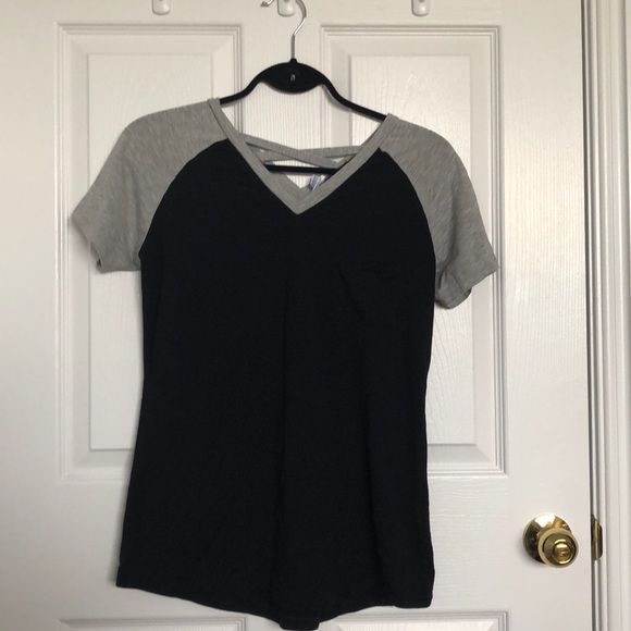 Black and grey t shirt size xs with front pocket - Picture 1 of 4